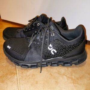 On Cloud Running Cloudstratus Sneakers